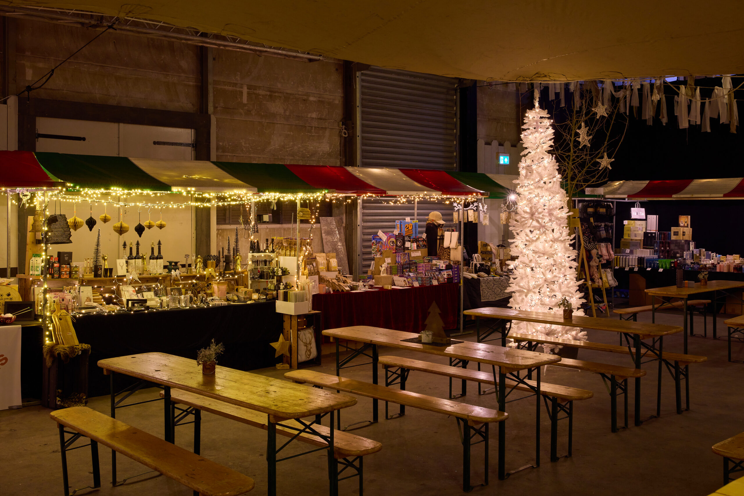 04 - WEB - Kerstpakketten-markt in The Beach - 12-12-24