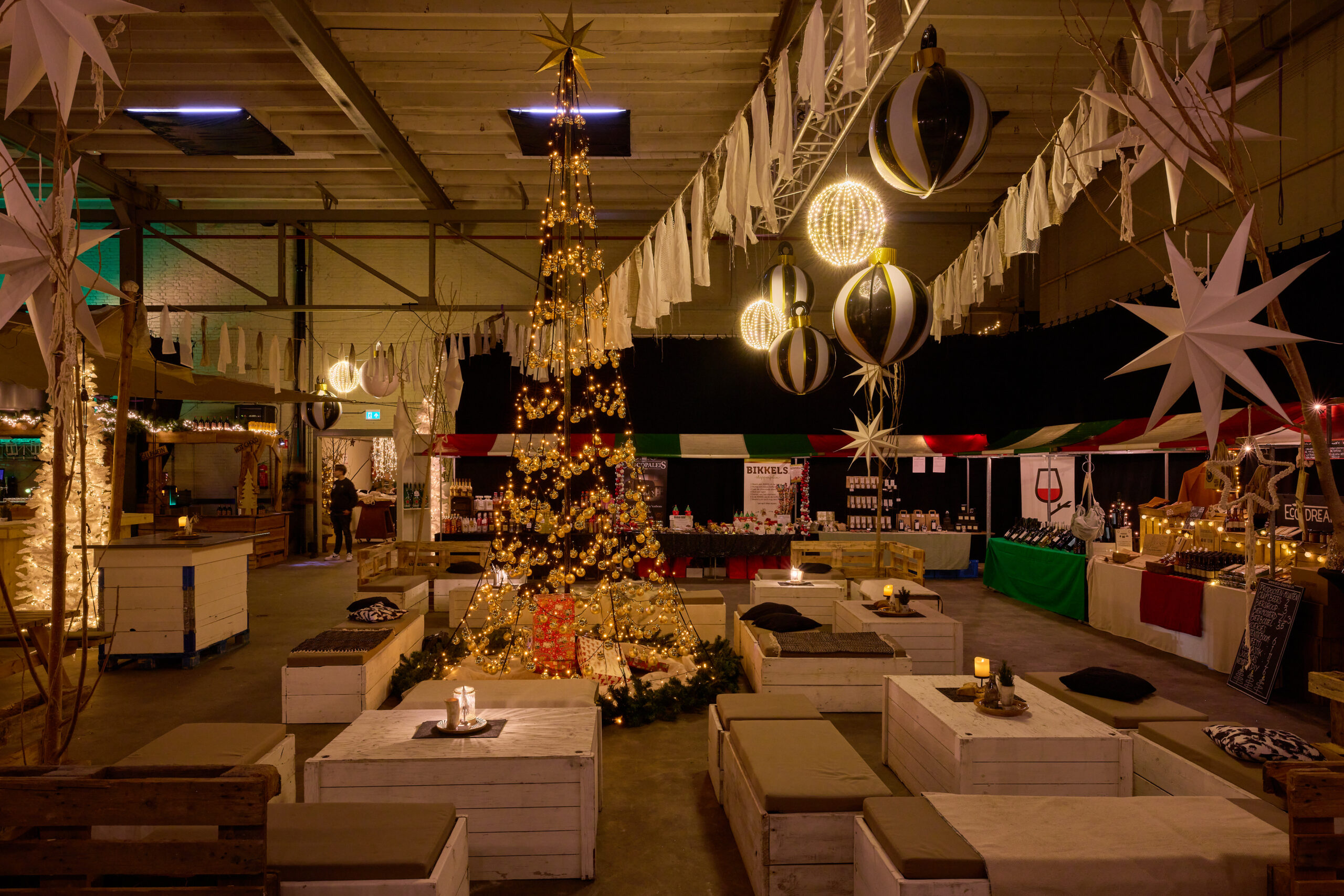 06 - WEB - Kerstpakketten-markt in The Beach - 12-12-24